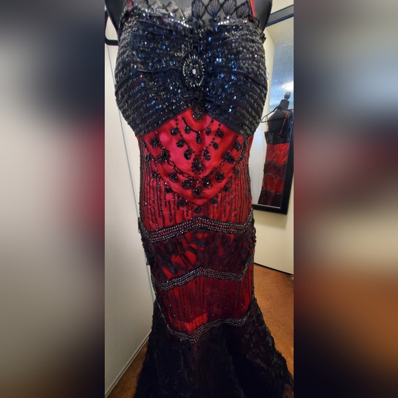 Eureka vintage red/black beaded dress . Size 2xx - 12-14 - Picture 5 of 5